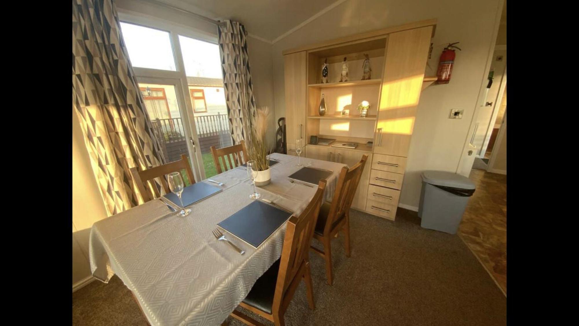 Bumblebee Lodge Tydd St. Giles Exterior foto