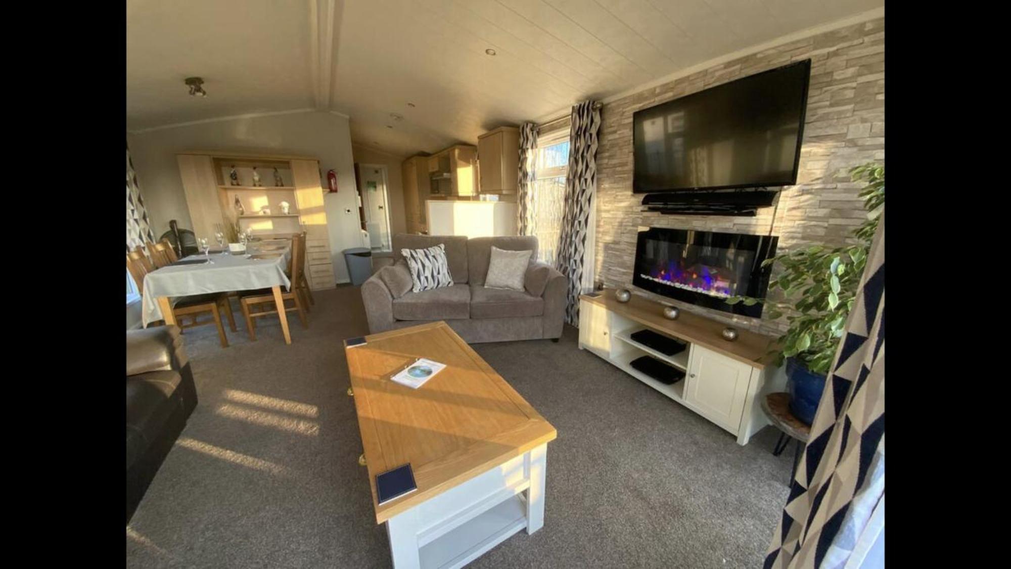 Bumblebee Lodge Tydd St. Giles Exterior foto