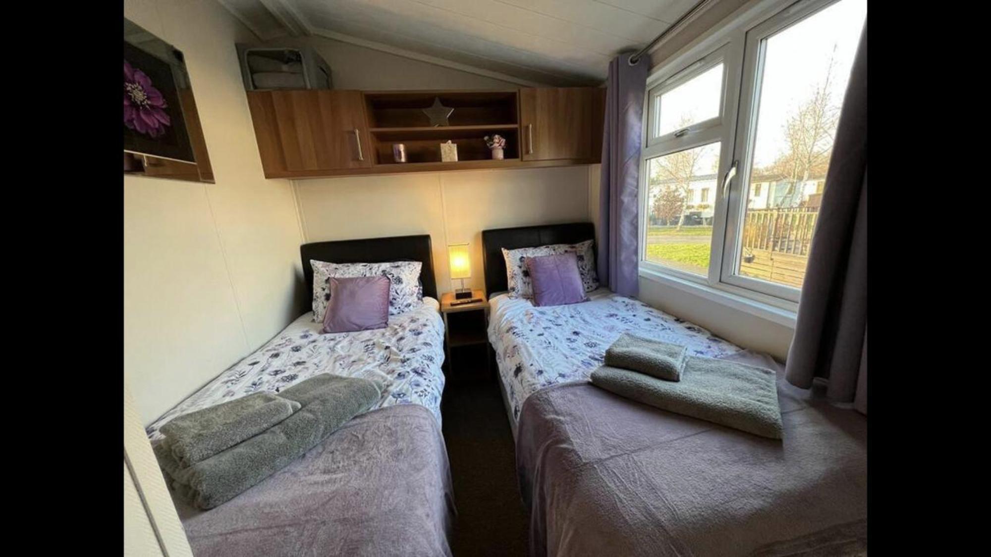 Bumblebee Lodge Tydd St. Giles Exterior foto