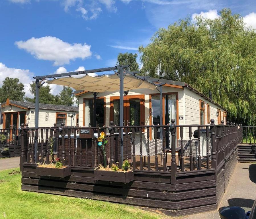 Bumblebee Lodge Tydd St. Giles Exterior foto